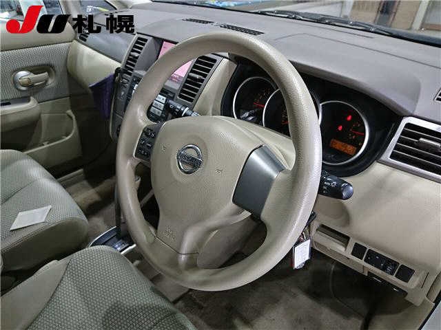 NISSAN TIIDA