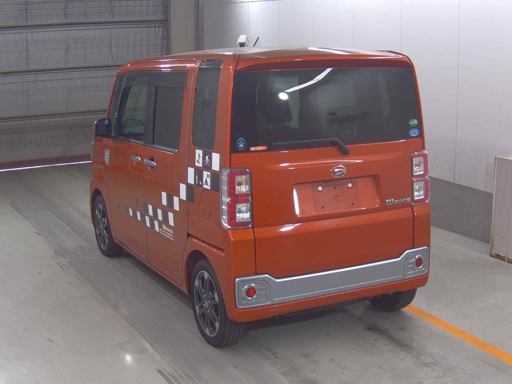 DAIHATSU WAKE