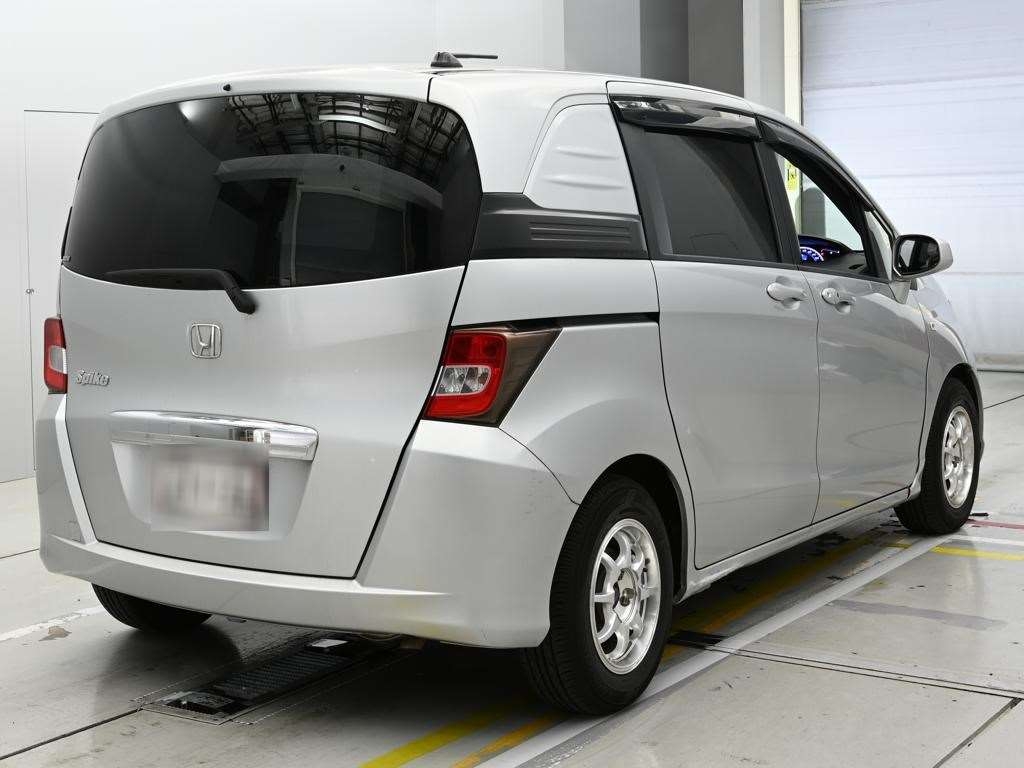 HONDA FREED SPIKE