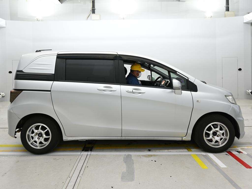 HONDA FREED SPIKE