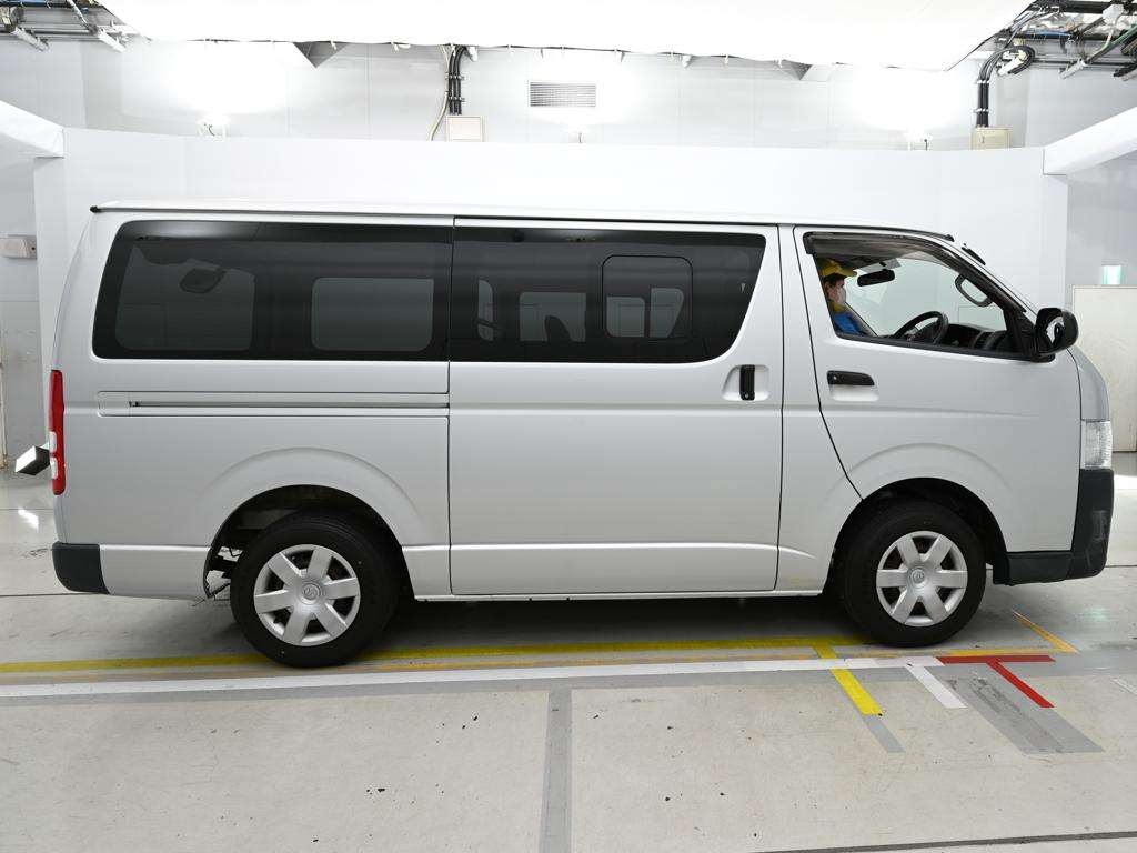TOYOTA REGIUS ACE