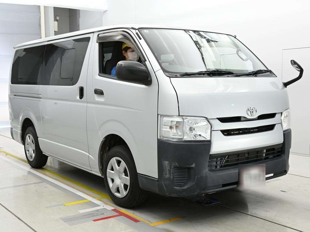 TOYOTA REGIUS ACE