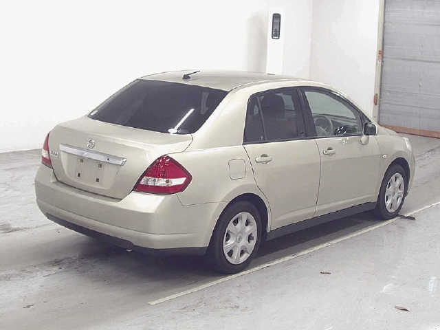 NISSAN TIIDA LATIO