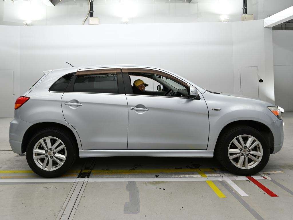MITSUBISHI RVR