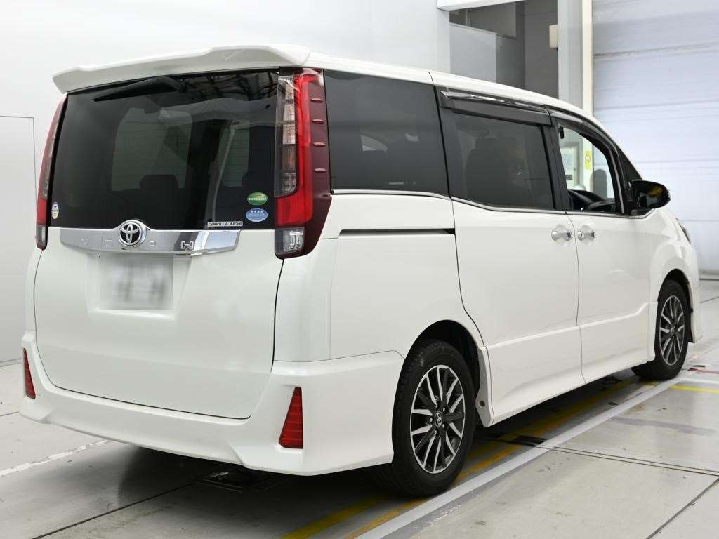 TOYOTA NOAH