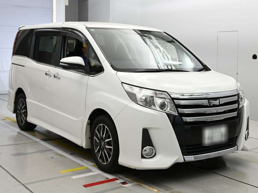 TOYOTA NOAH