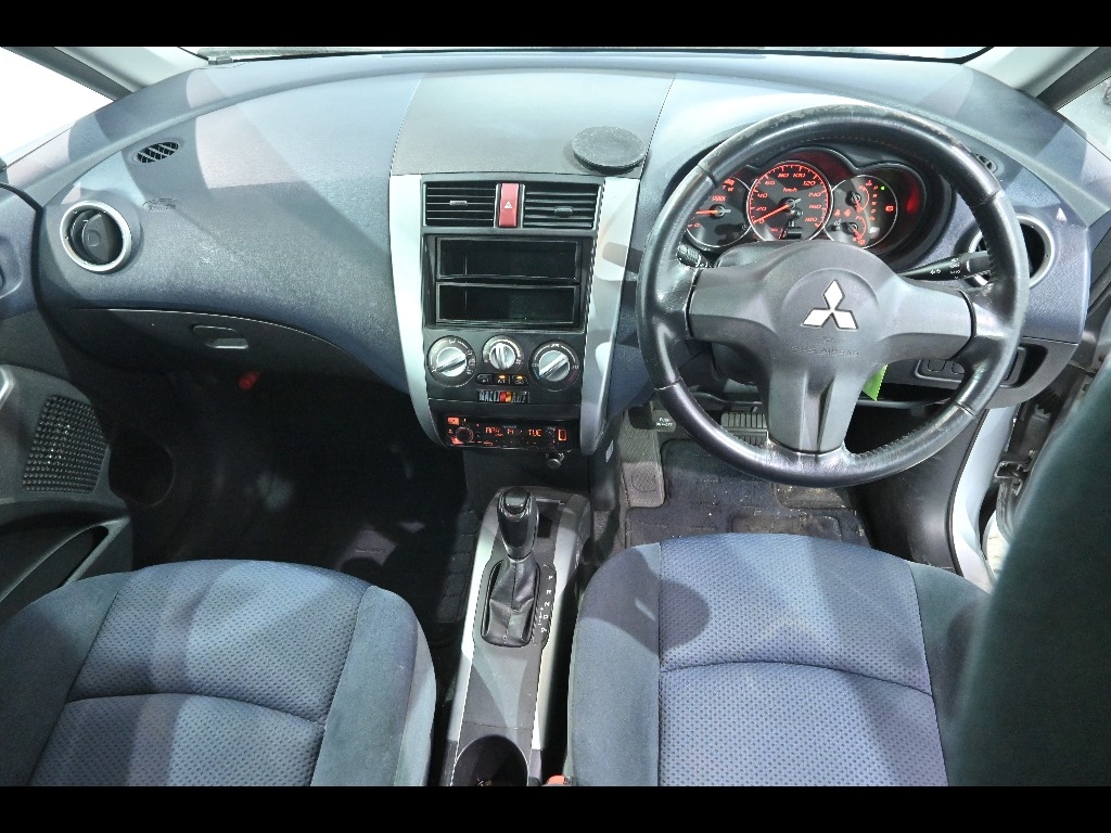 MITSUBISHI COLT