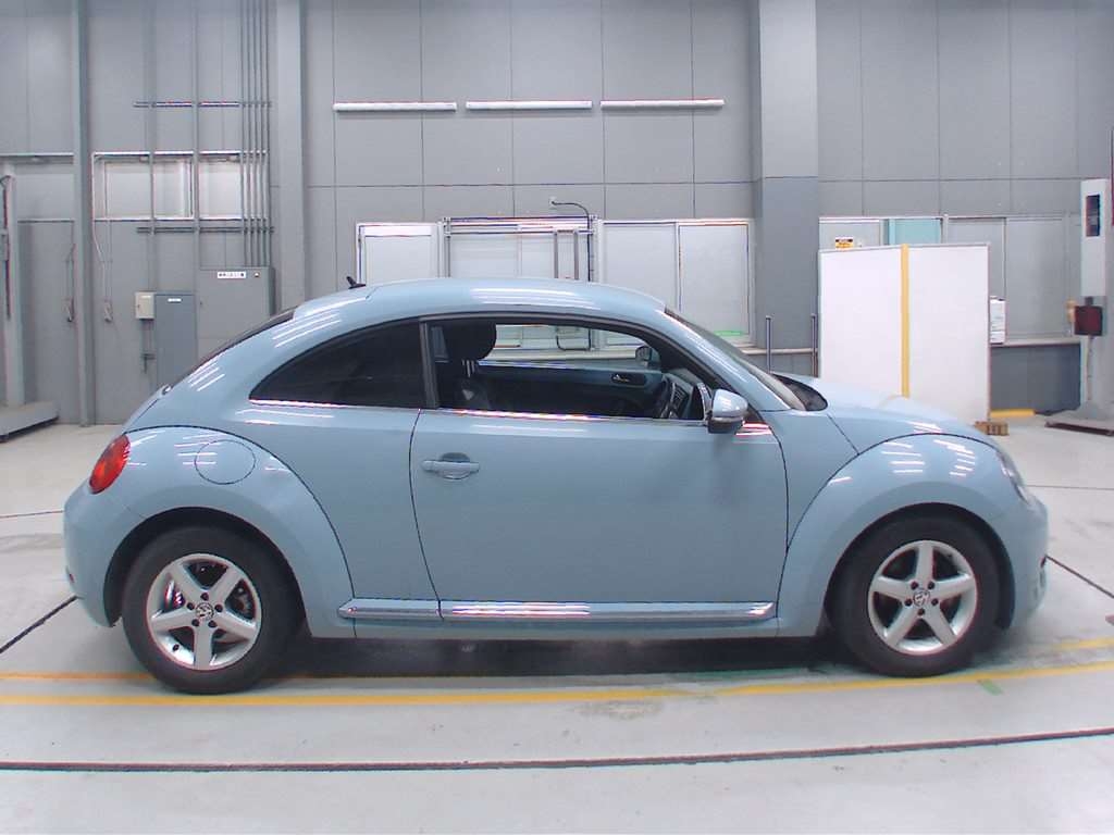 VOLKSWAGEN BEETLE