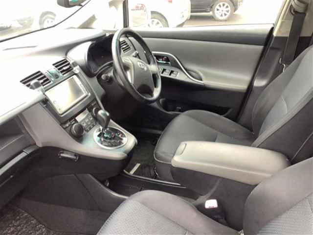 TOYOTA MARK X ZIO