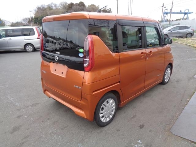 NISSAN ROOX