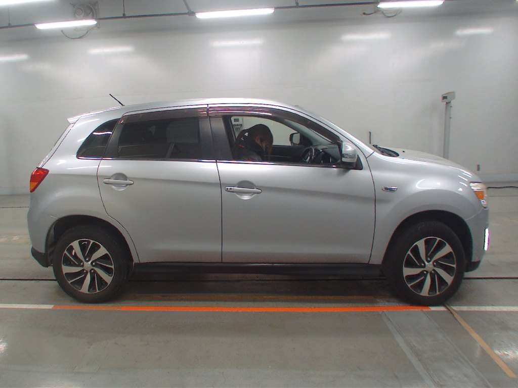 MITSUBISHI RVR