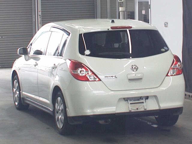 NISSAN TIIDA
