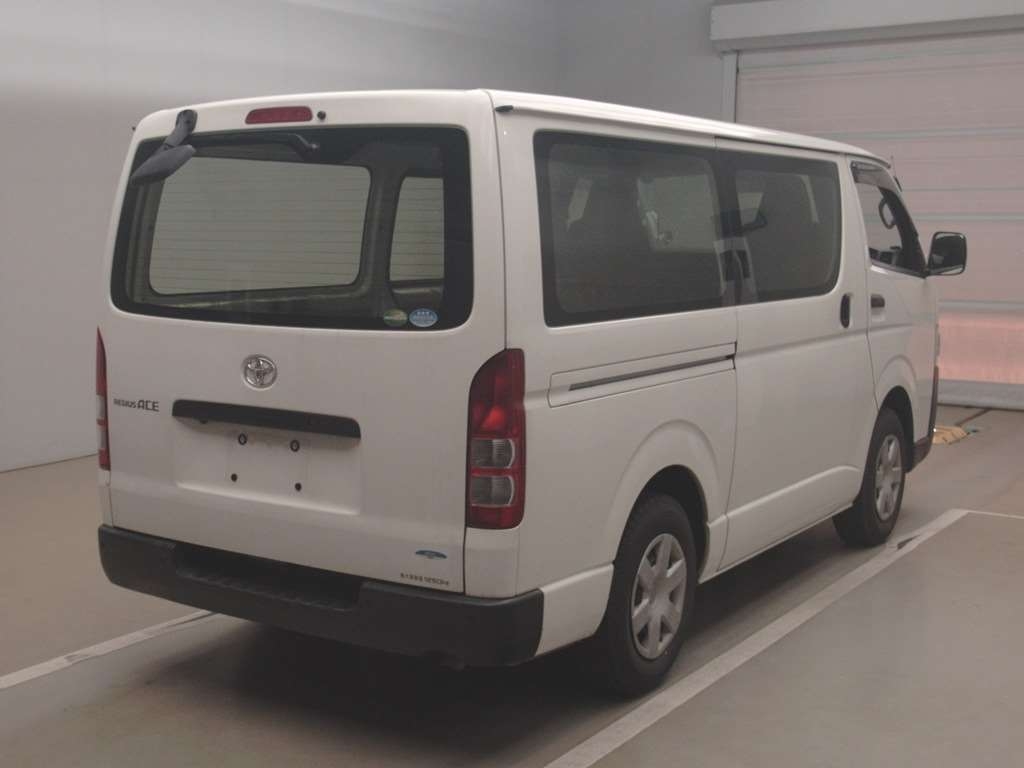 TOYOTA REGIUS ACE