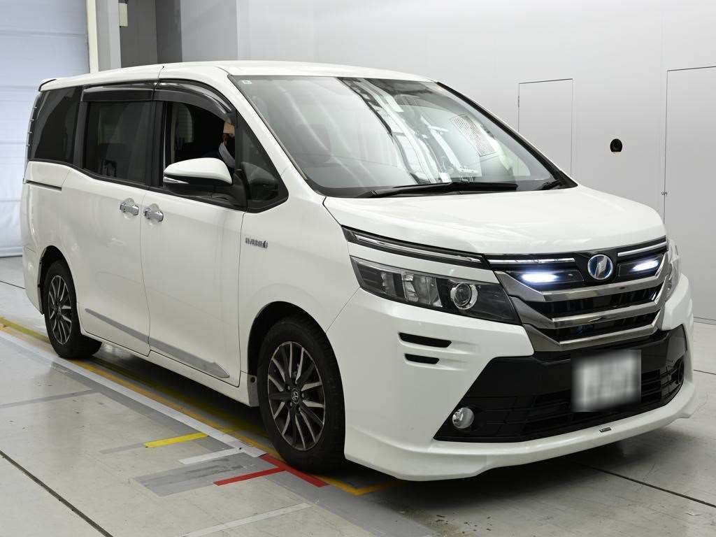 TOYOTA VOXY