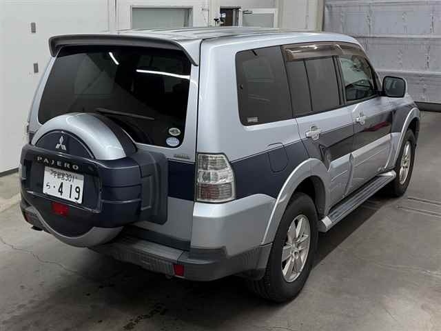 MITSUBISHI PAJERO