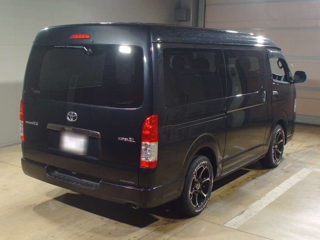 TOYOTA REGIUS ACE