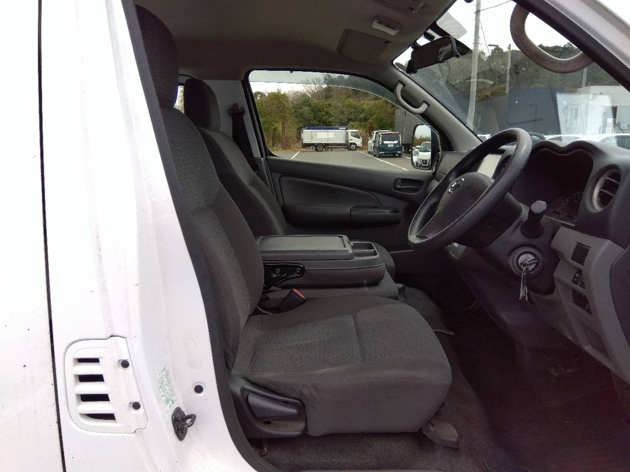 NISSAN NV350 CARAVAN