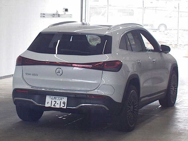 MERCEDES-BENZ EQA