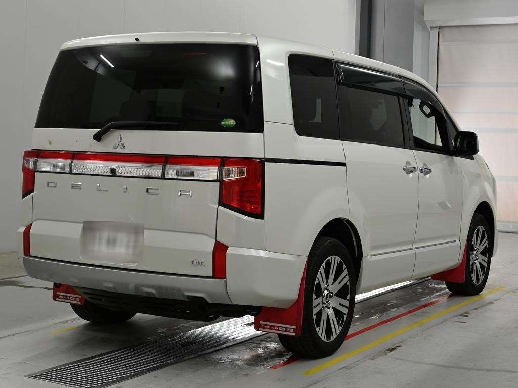 MITSUBISHI DELICA D:5