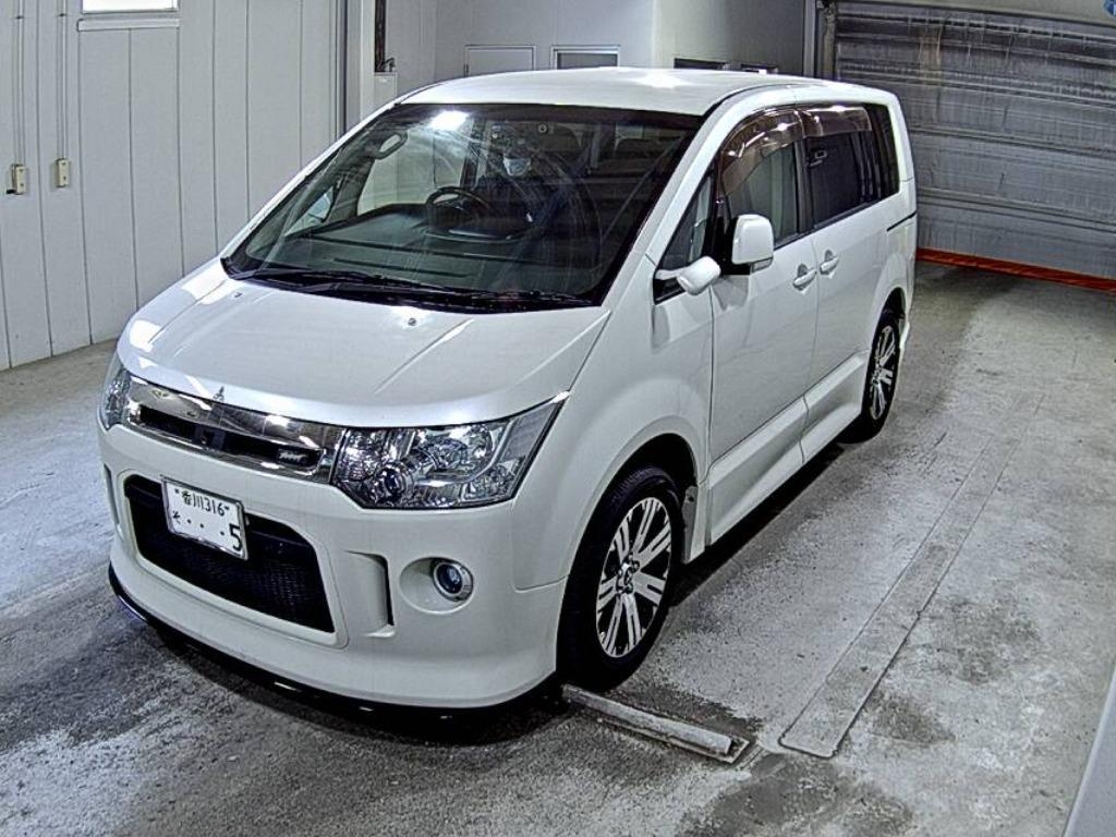 MITSUBISHI DELICA D:5