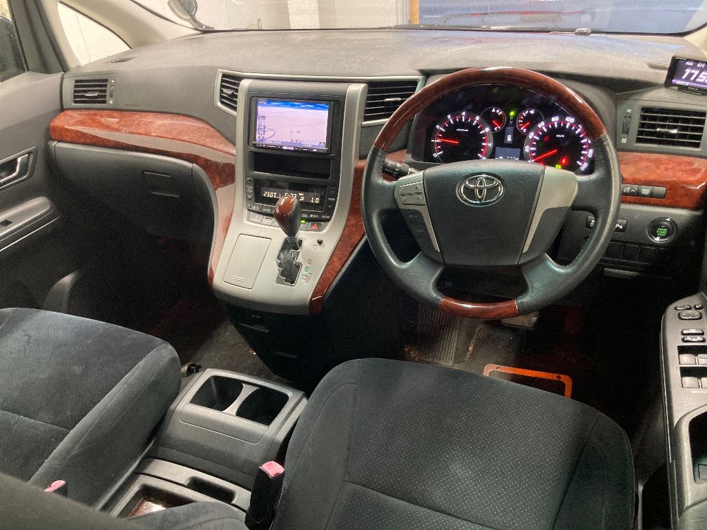 TOYOTA VELLFIRE