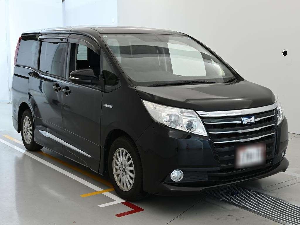 TOYOTA NOAH
