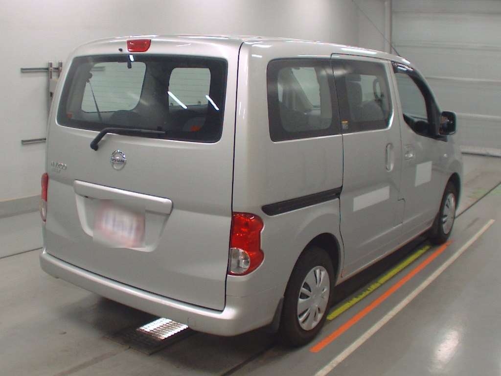 NISSAN NV200