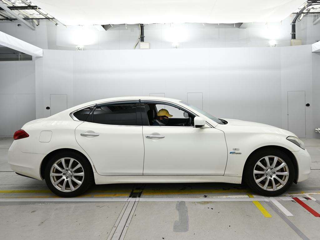 NISSAN FUGA