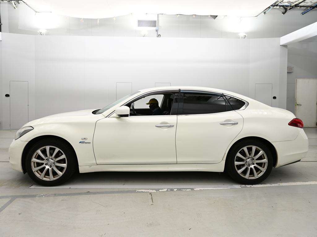 NISSAN FUGA