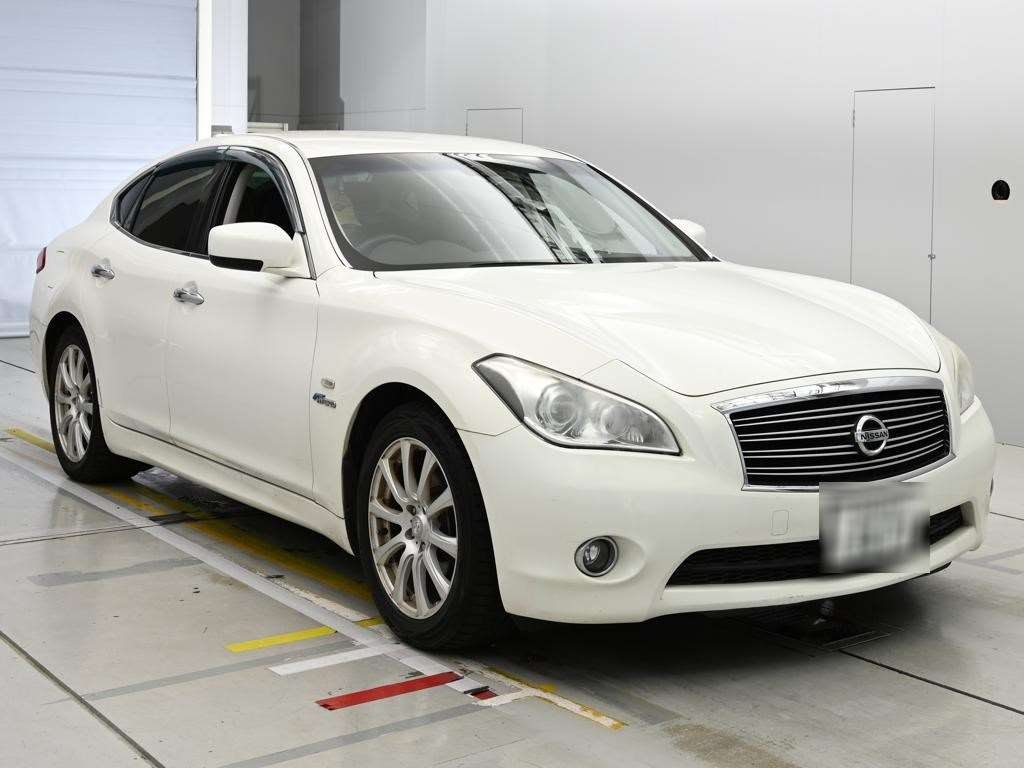 NISSAN FUGA