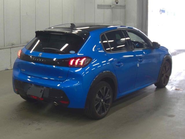 PEUGEOT 208