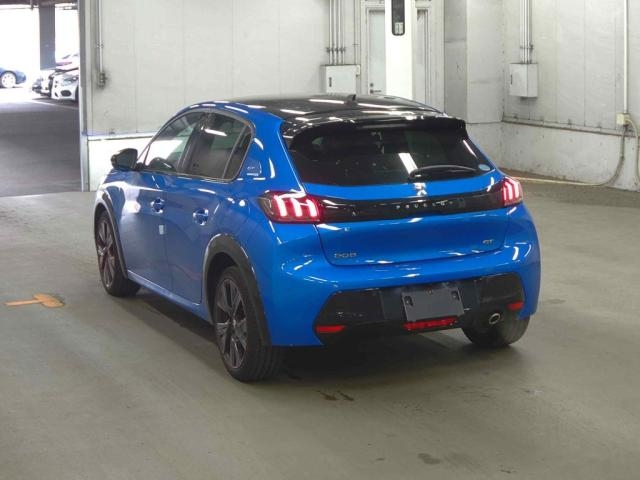 PEUGEOT 208