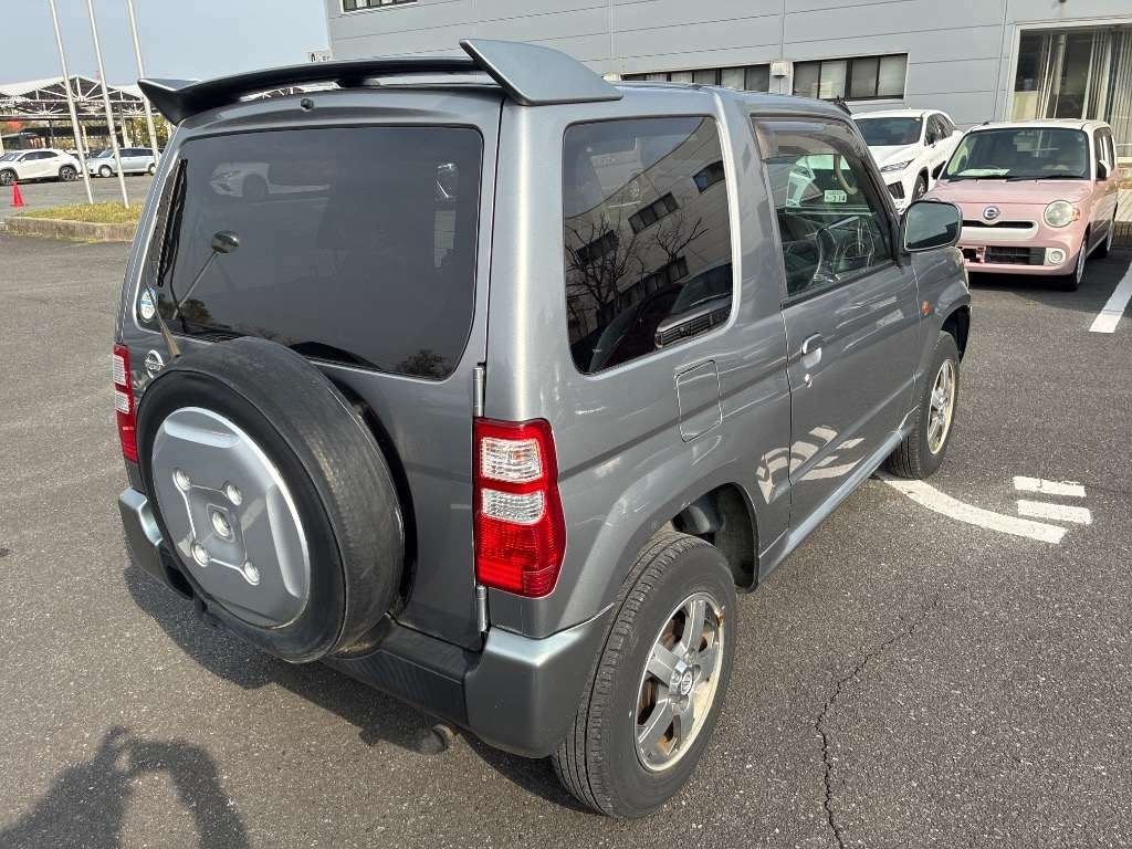 NISSAN KIX