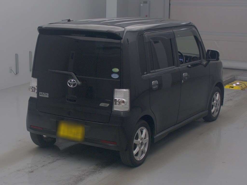 TOYOTA PIXIS SPACE