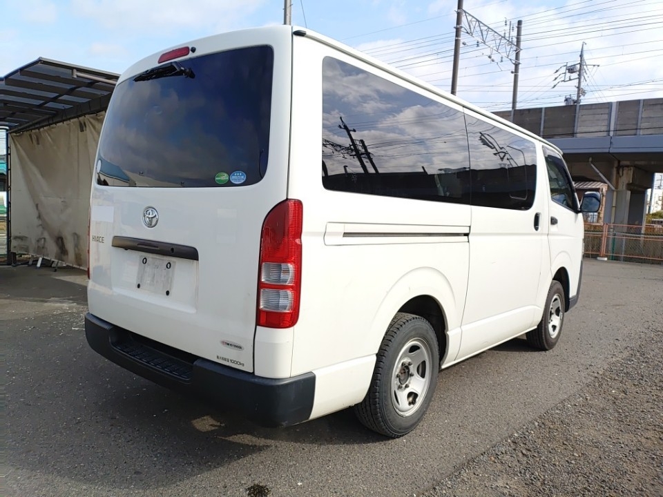 TOYOTA REGIUS ACE