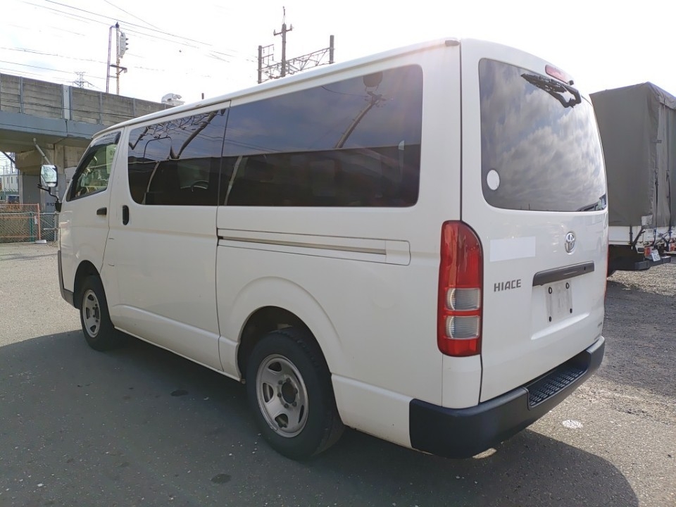 TOYOTA REGIUS ACE