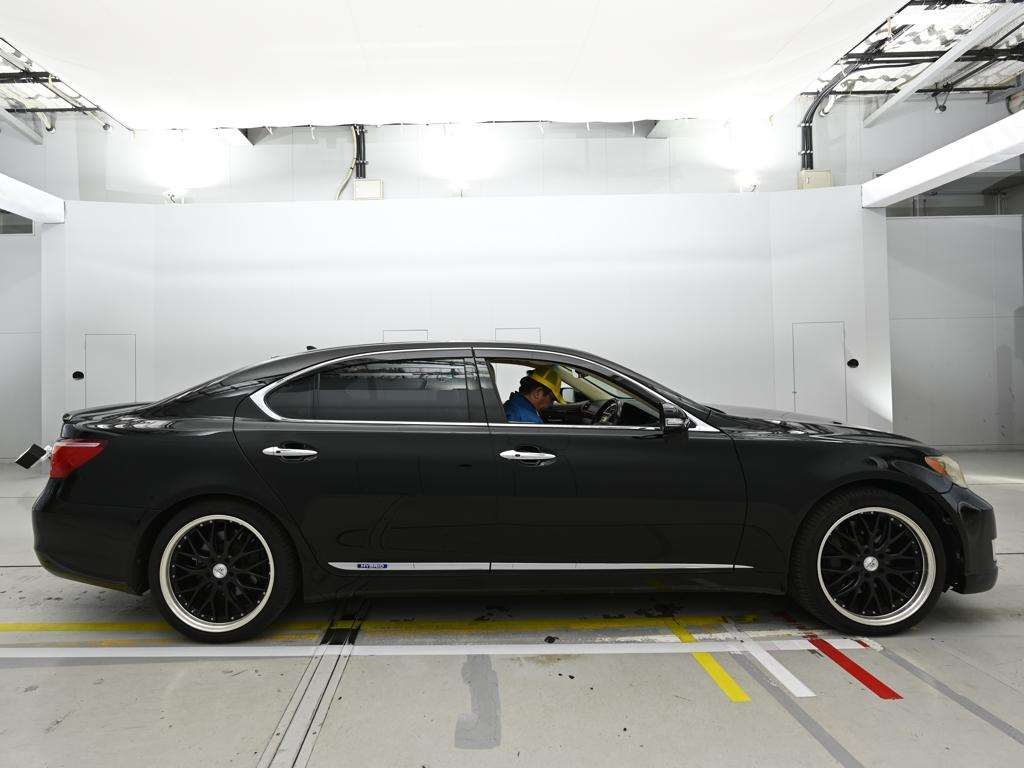 LEXUS LS600H