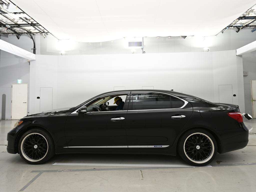 LEXUS LS600H