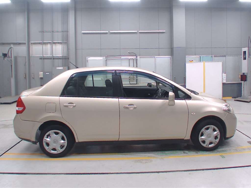 NISSAN TIIDA LATIO