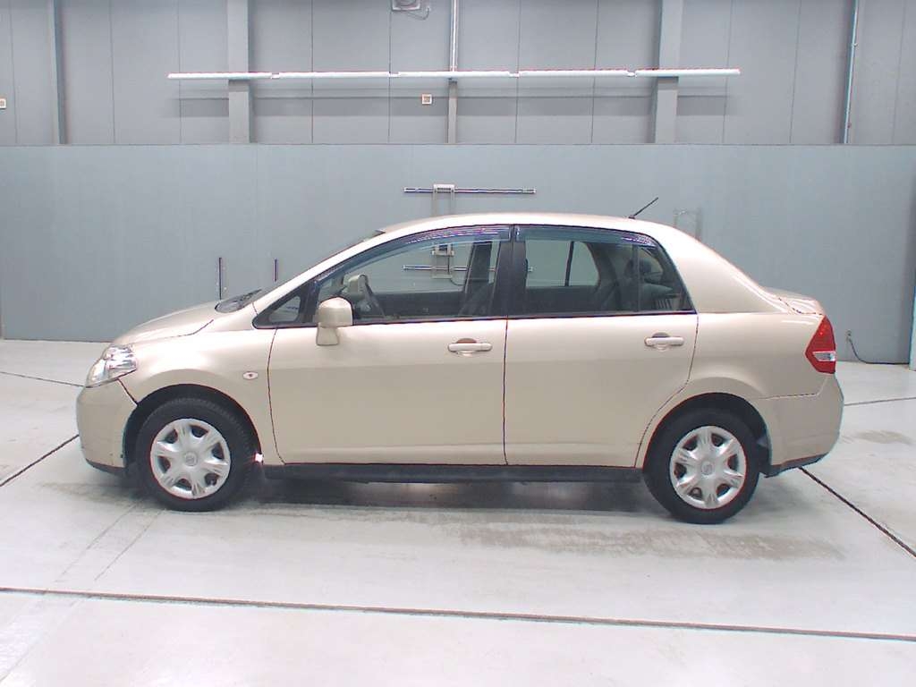 NISSAN TIIDA LATIO