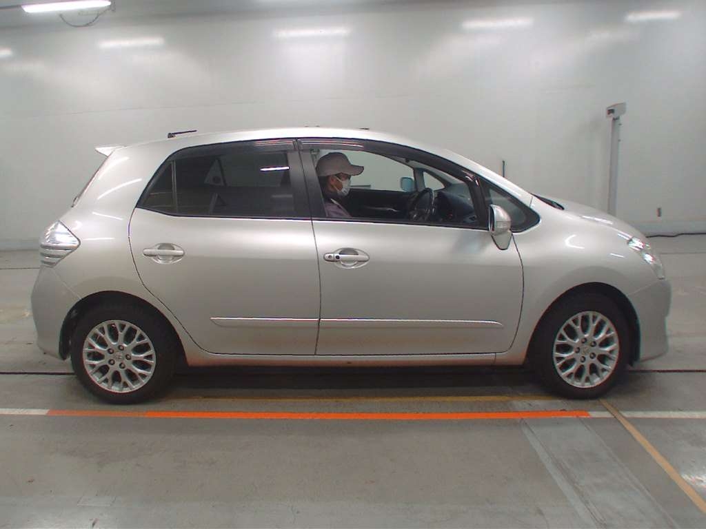 TOYOTA BLADE