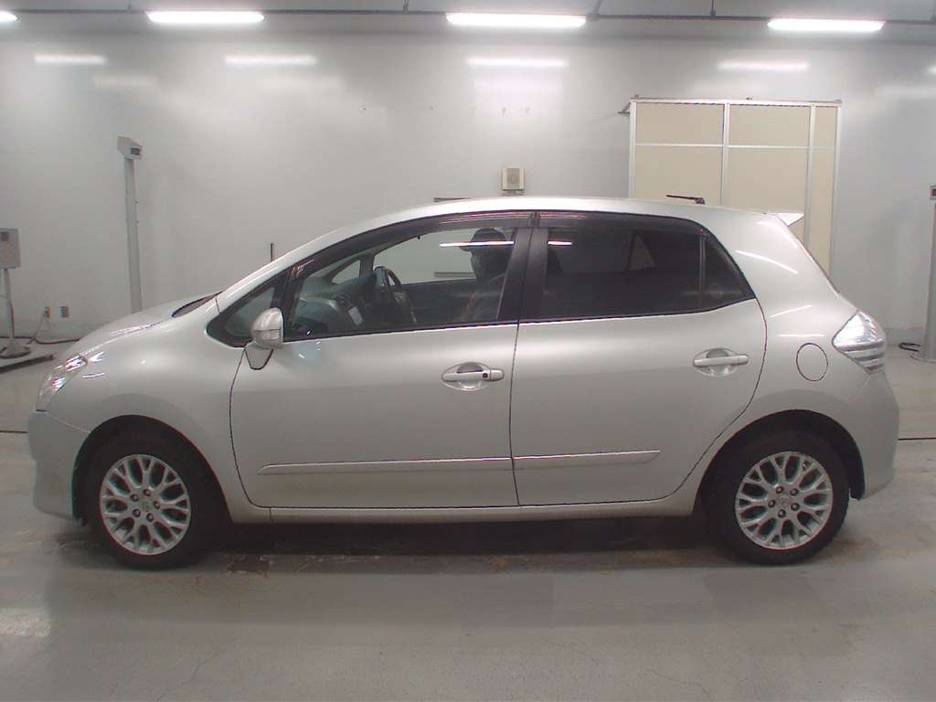 TOYOTA BLADE