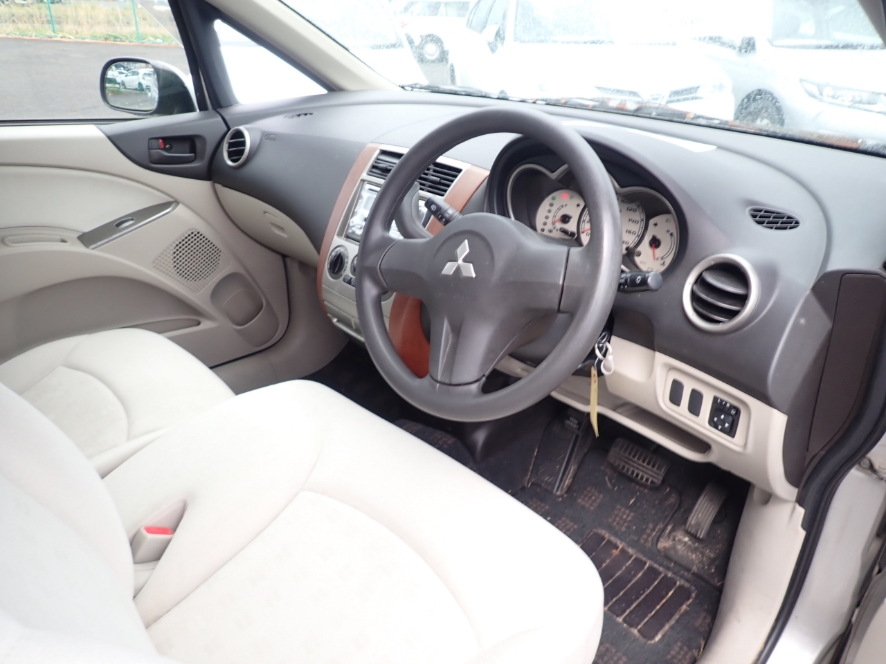 MITSUBISHI COLT