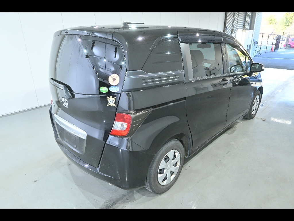 HONDA FREED SPIKE