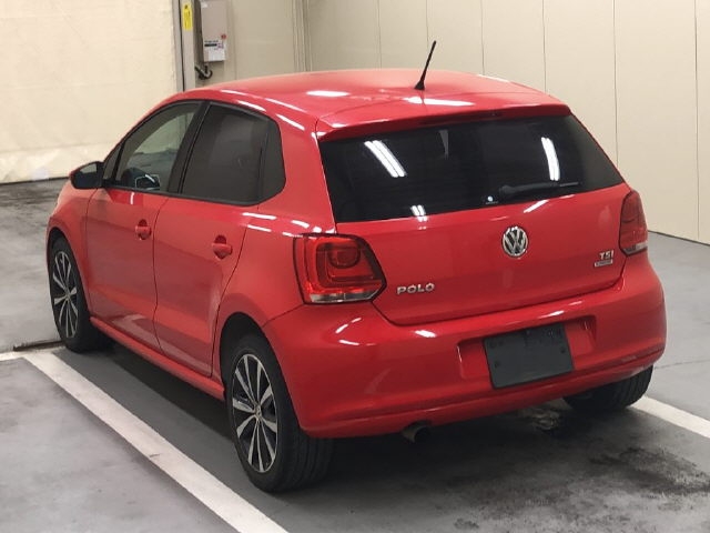 VOLKSWAGEN POLO