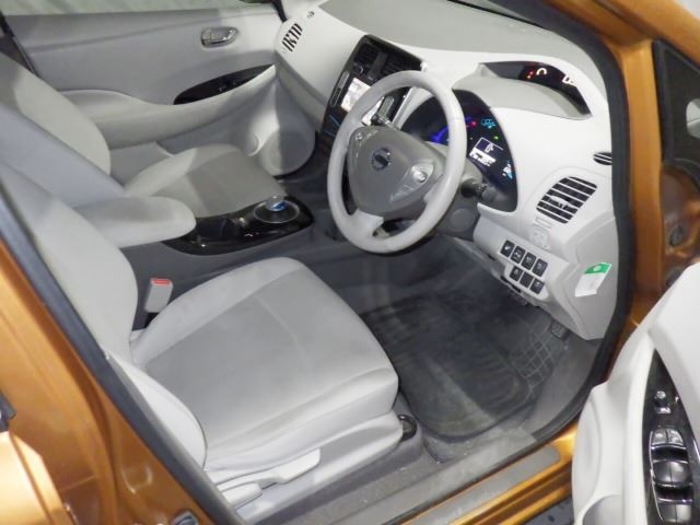 NISSAN LEAF