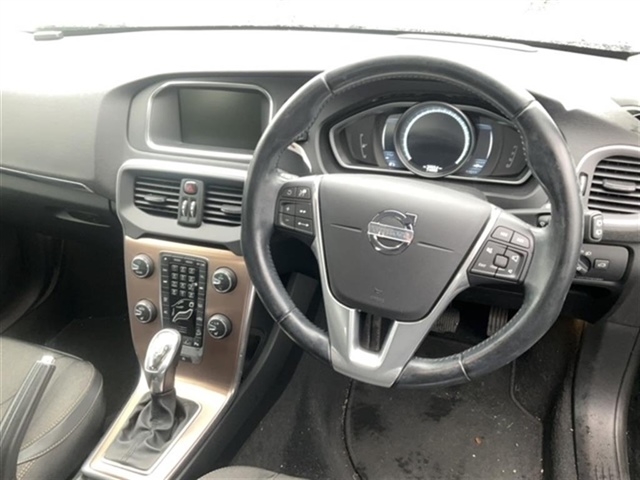 VOLVO V40