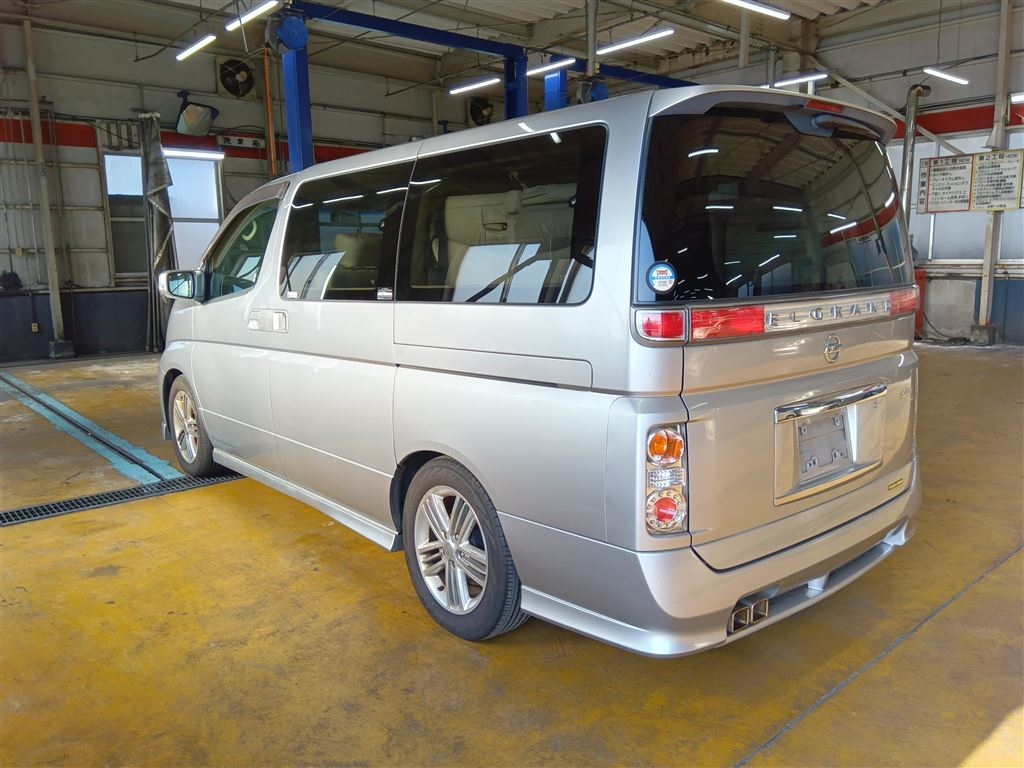 NISSAN ELGRAND