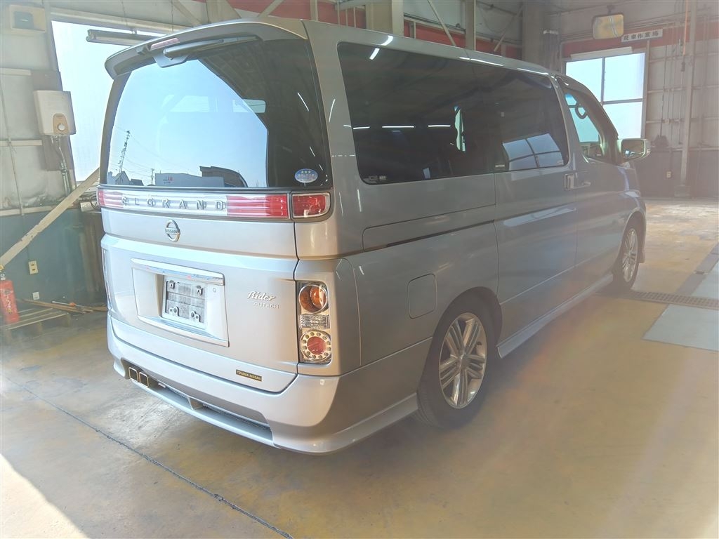 NISSAN ELGRAND