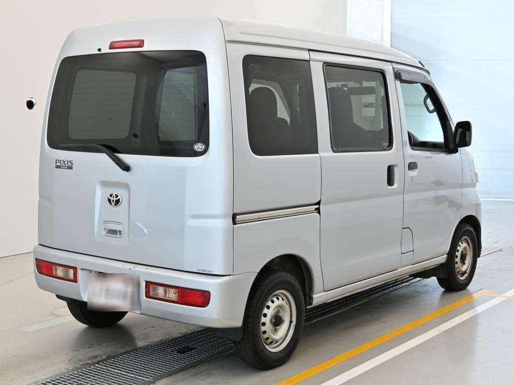 TOYOTA PIXIS VAN